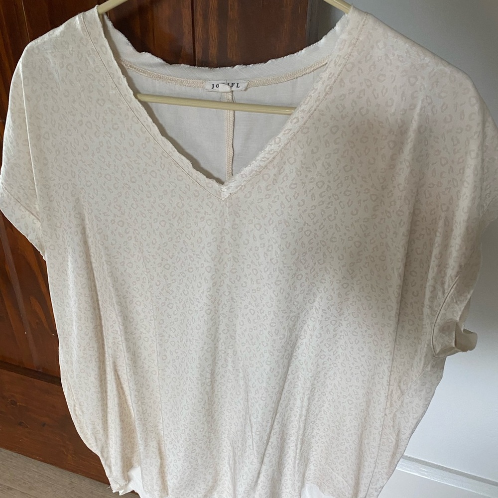 Jodifl women’s raw edge v neck top.